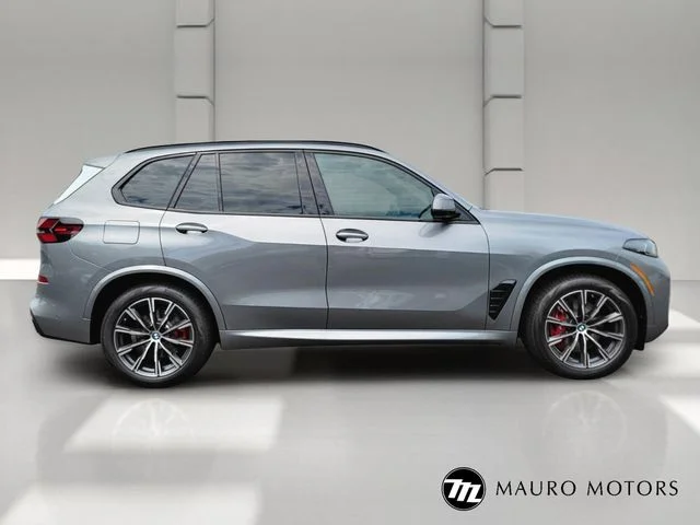 Used 2026 Gray BMW xDrive40i image 2