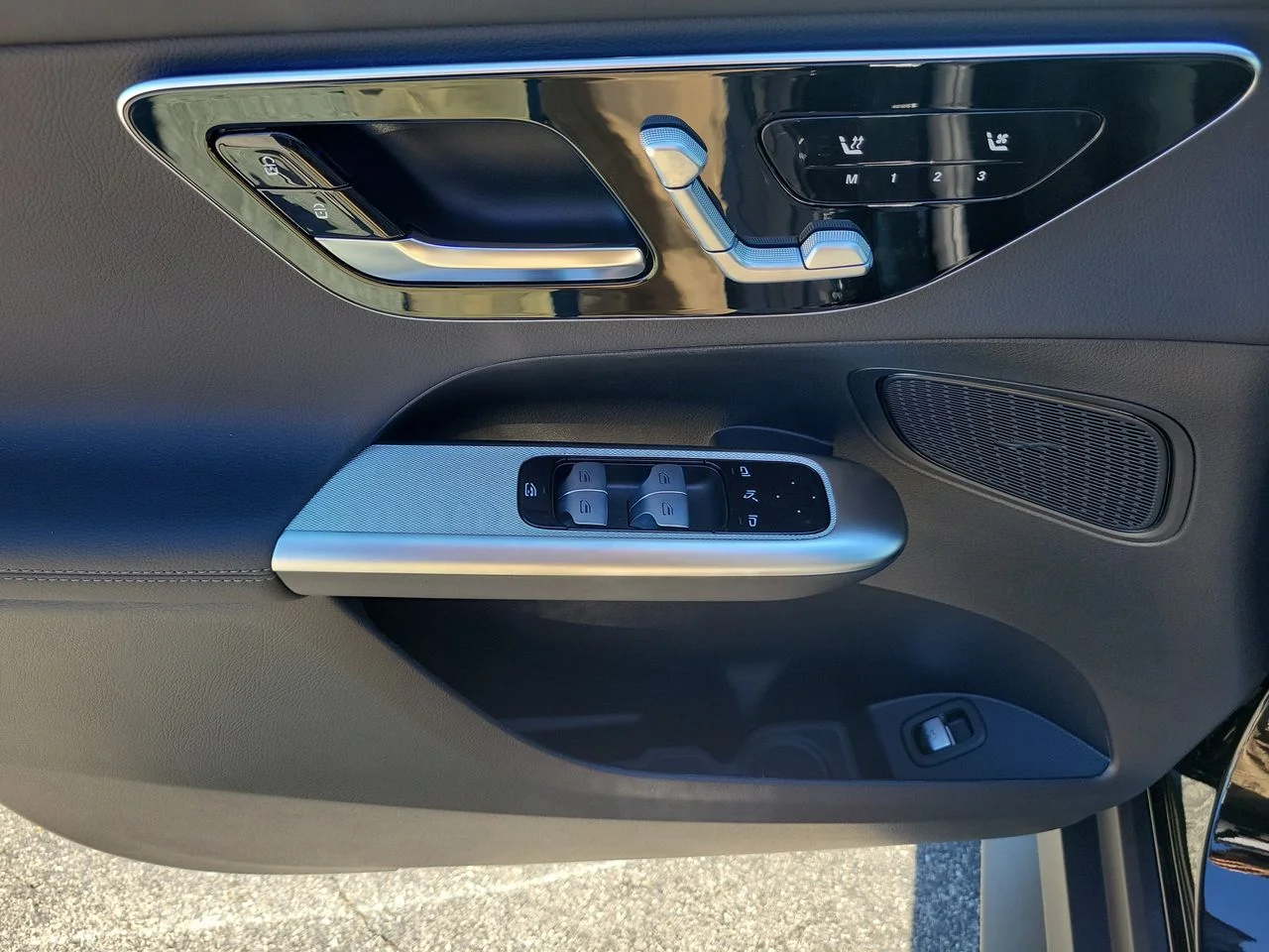New 2026 Black Mercedes-Benz GLC 300 image 18