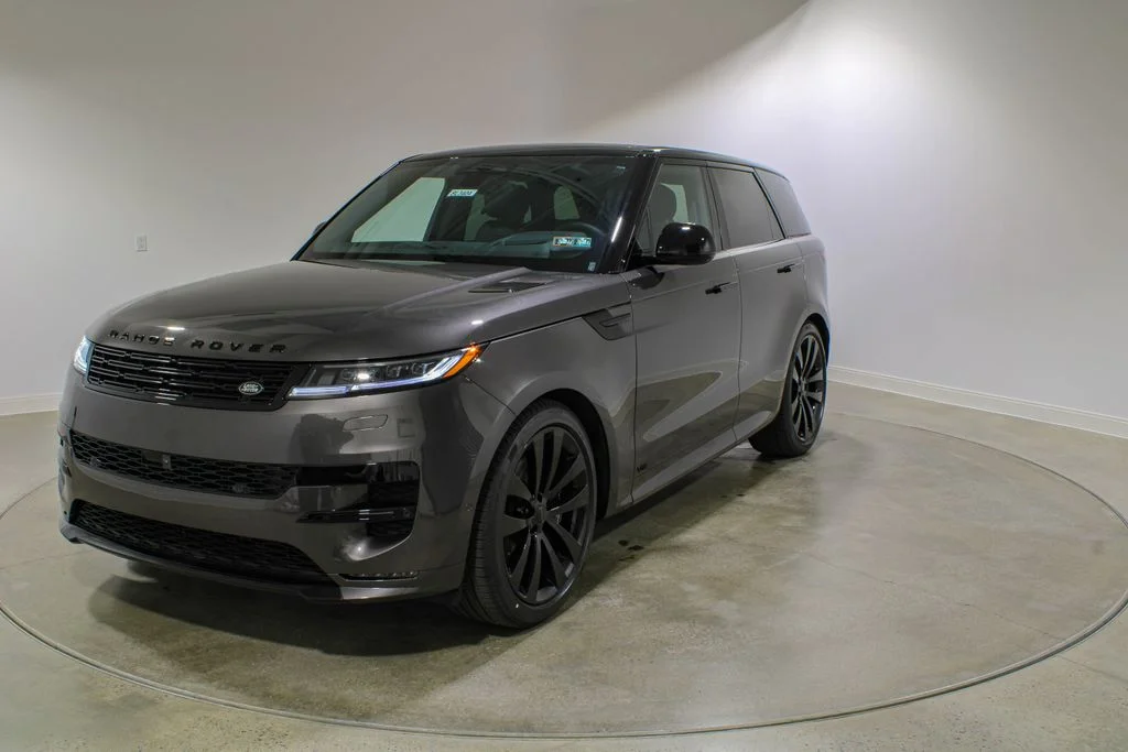 New 2026 Charente Grey Land Rover Dynamic SE P530 V8 image 1