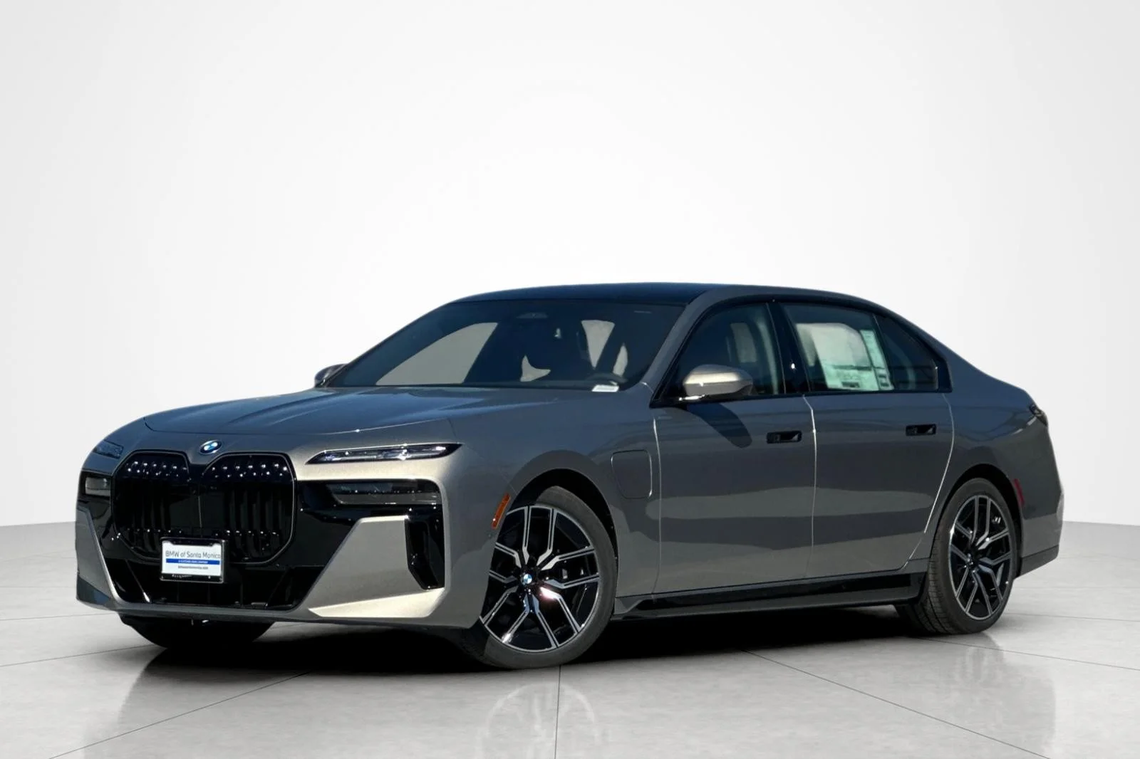 2026 BMW 7 Series 750e xDrive Sedan's photo
