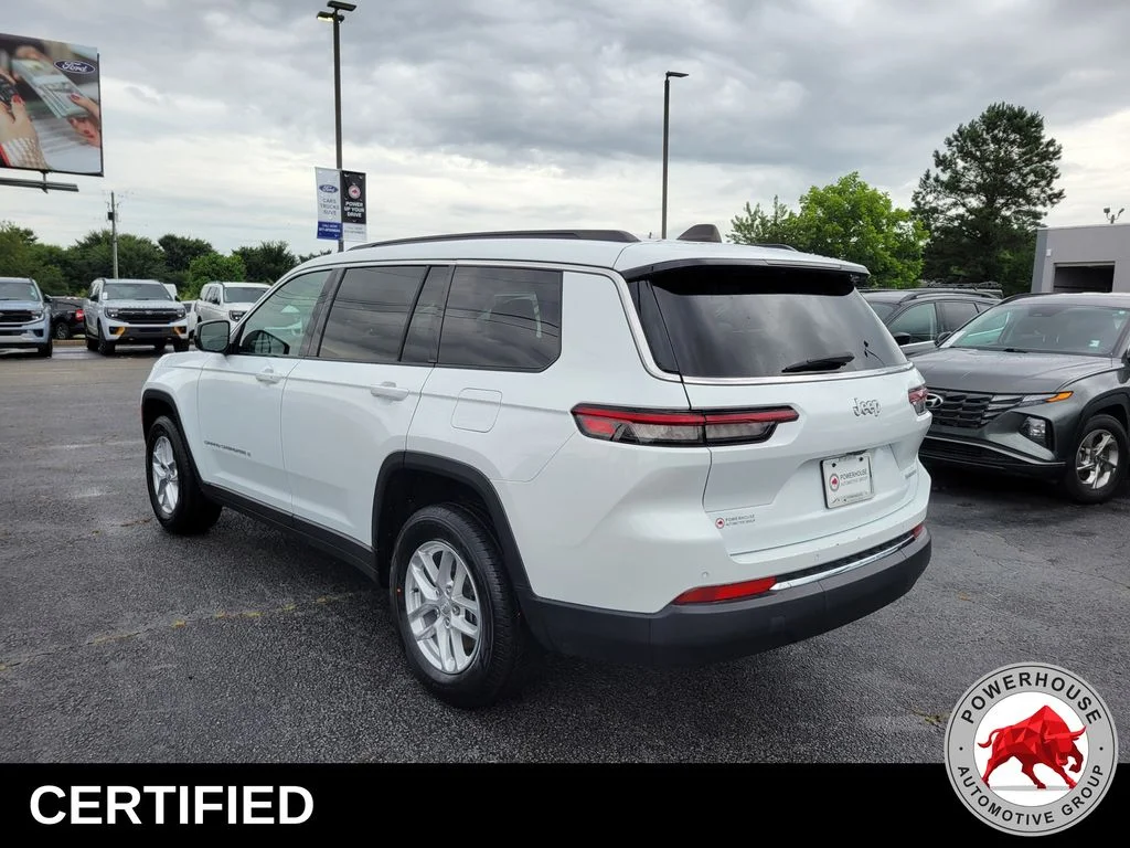 Used 2024 White Jeep Laredo image 3