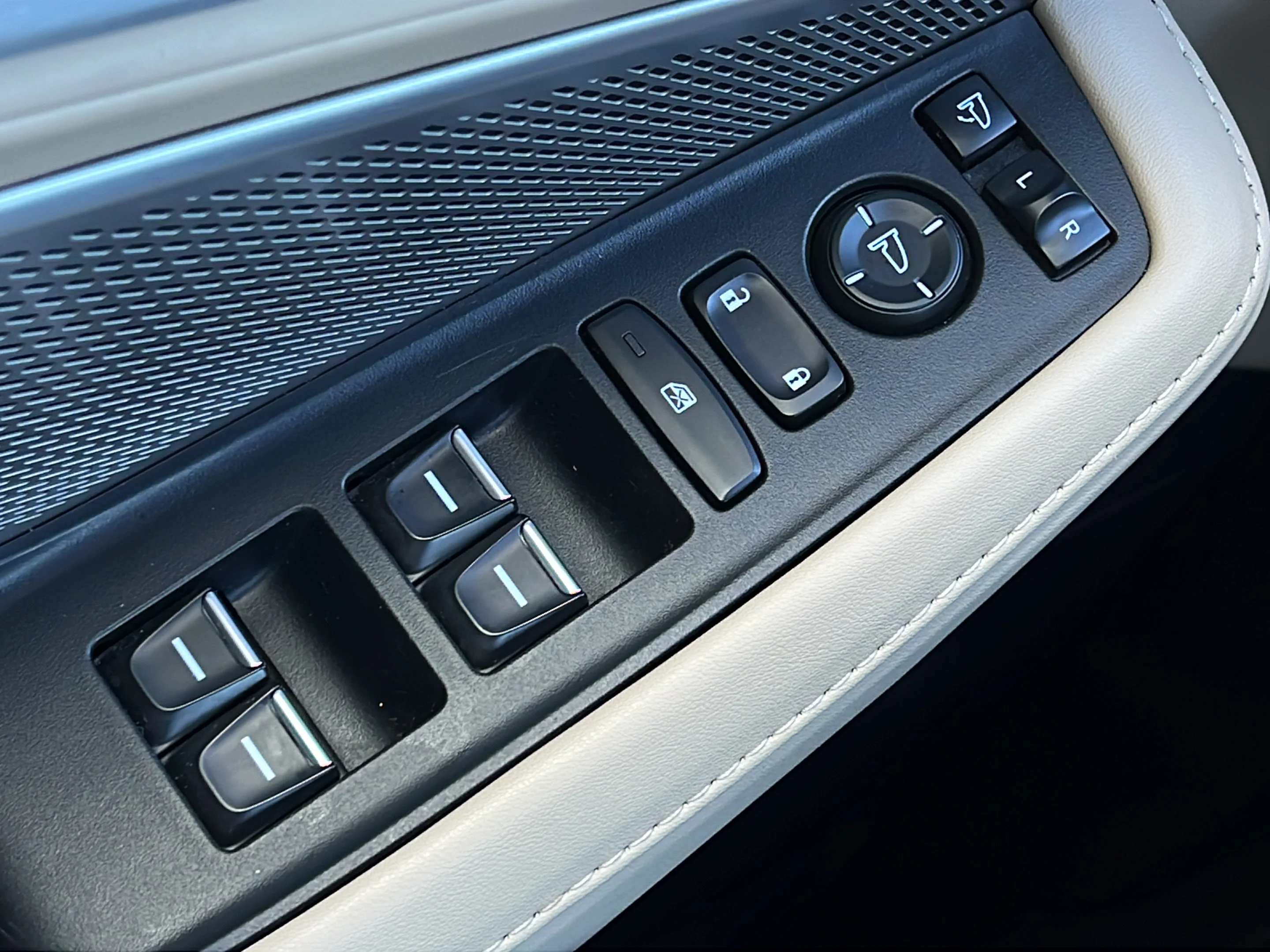 Used 2023 Platinum White Pearl Acura w/Technology Package image 20