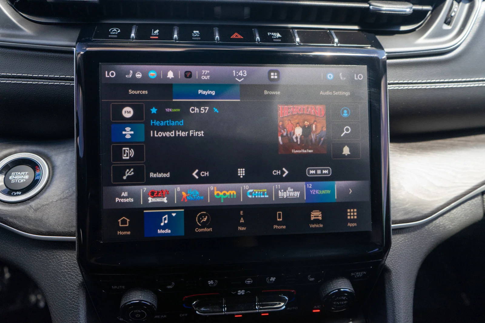 Used 2023 Diamond Black Crystal Pearlcoat Jeep Limited image 17