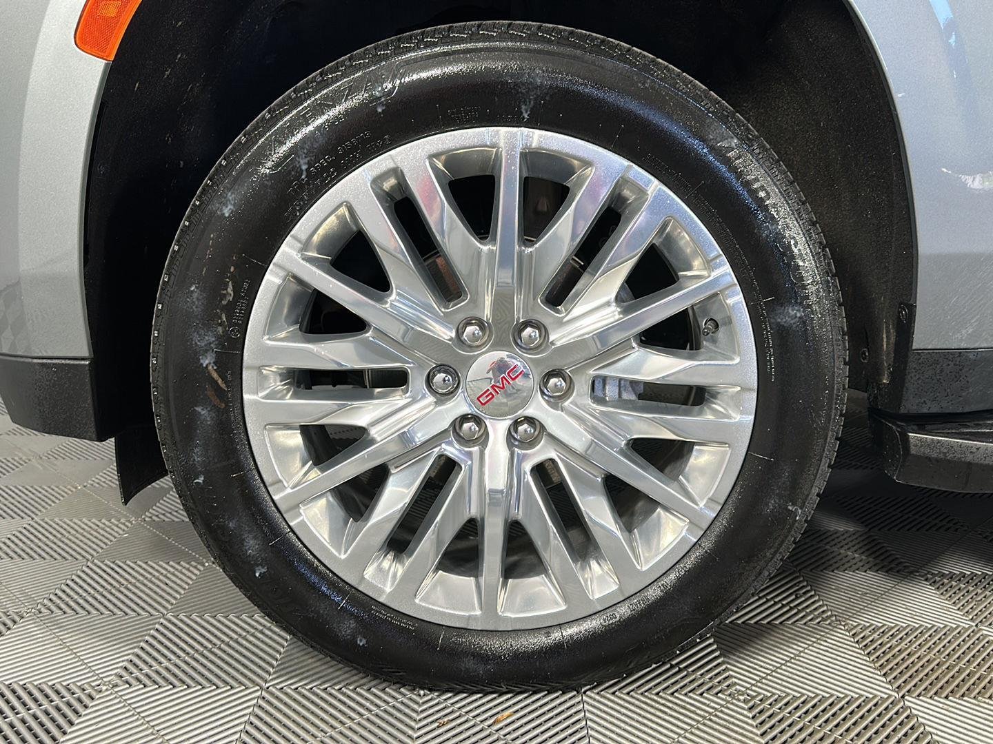 Used 2024 Sterling Metallic GMC SLT image 6