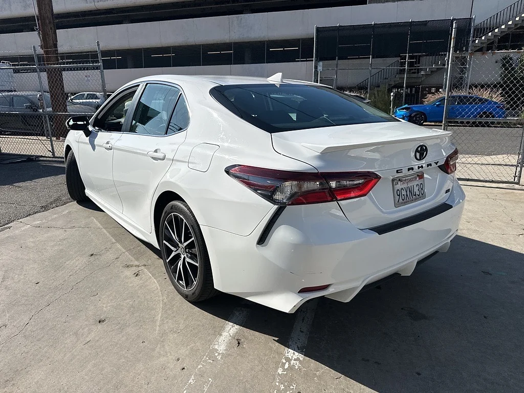 Used 2023 Ice Cap Toyota SE image 4