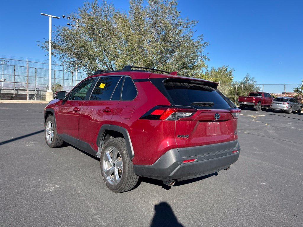 Used 2021 Pearl Toyota XLE Premium image 13