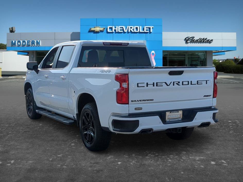 Used 2025 Summit White Chevrolet RST image 3