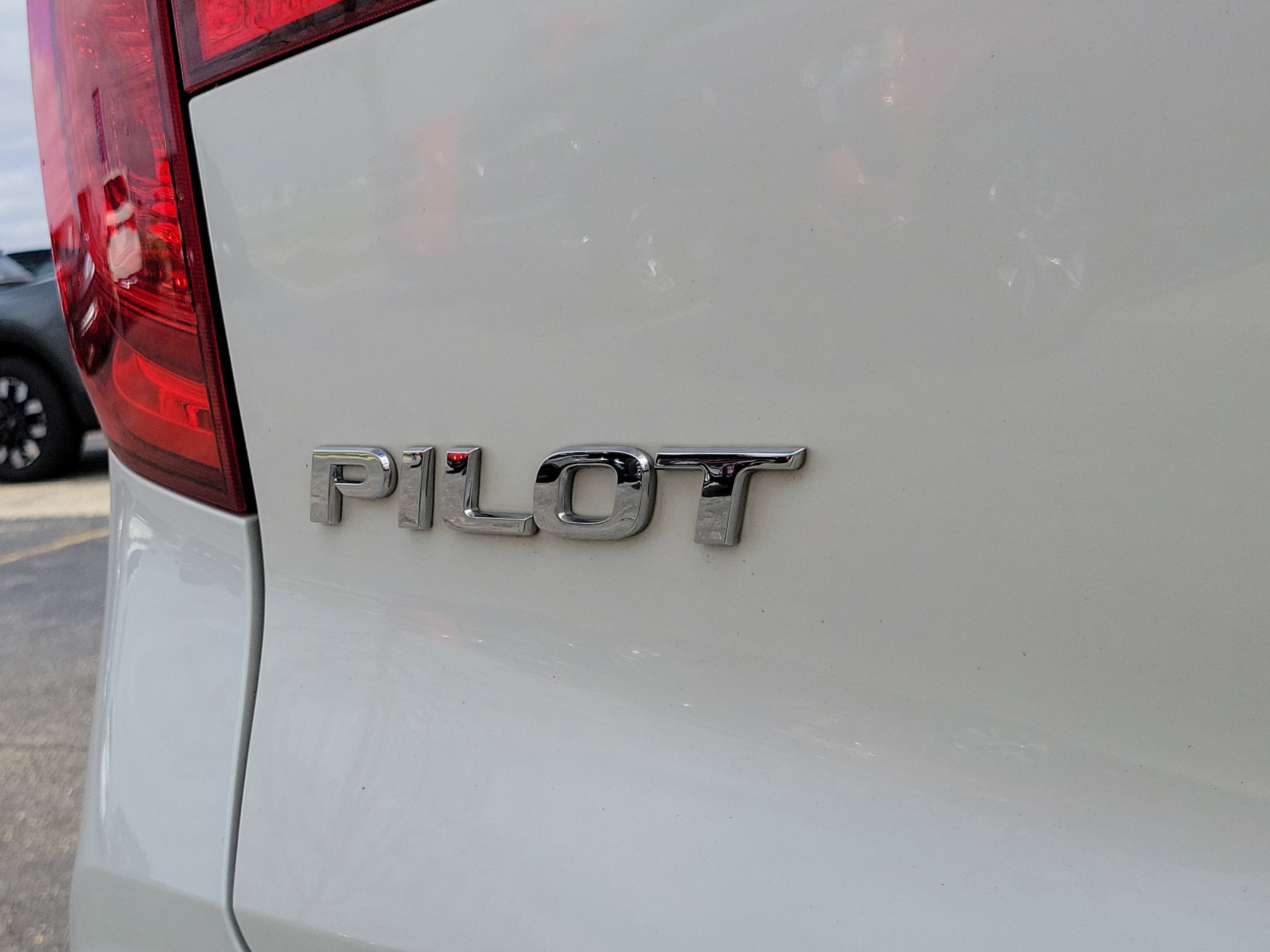 Used 2017 White Diamond Pearl Honda EX-L image 6