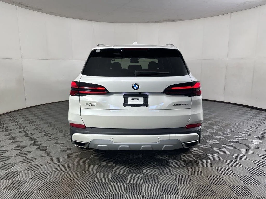 Used 2024 White Metallic BMW xDrive40i image 7
