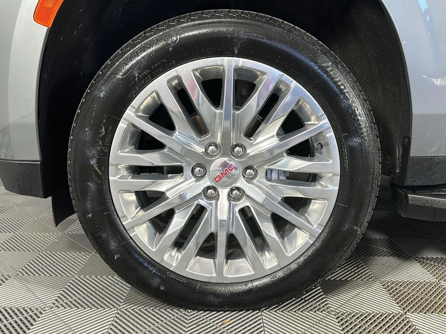 Used 2024 Sterling Metallic GMC SLT image 6