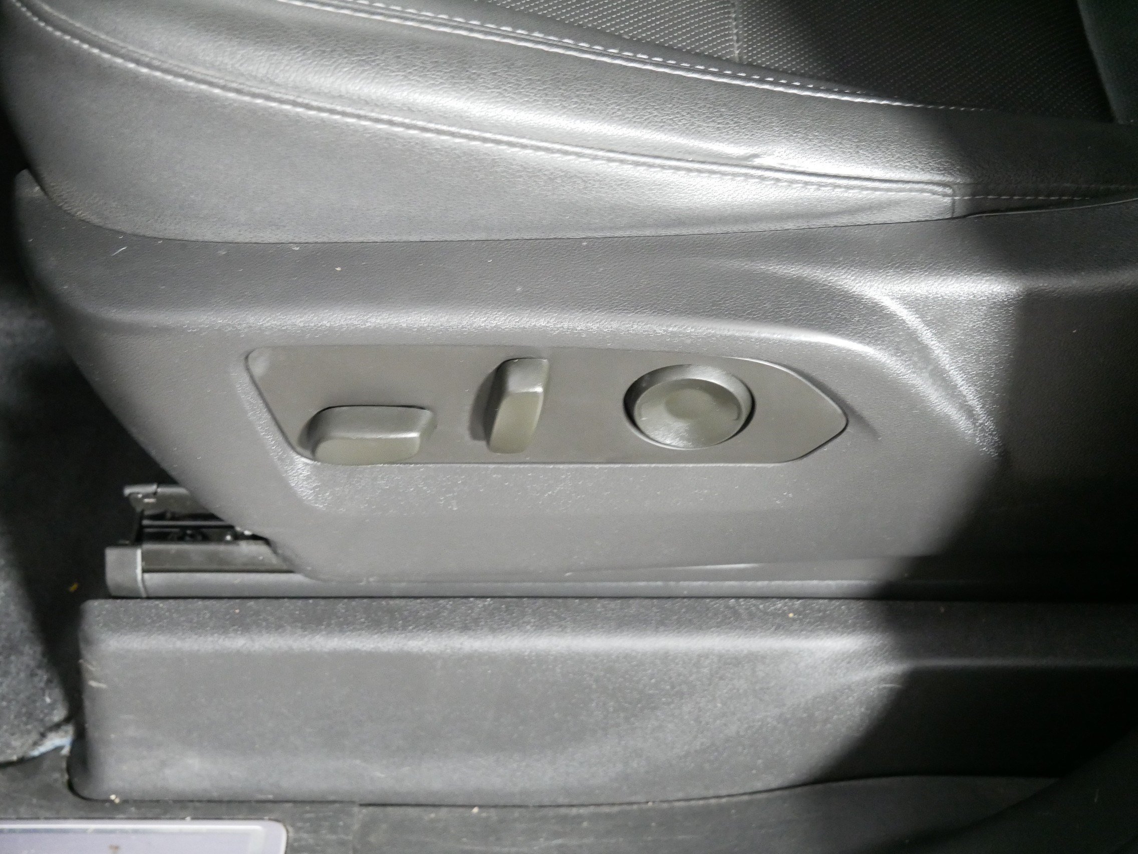 Used 2023 Titanium Rush Metallic GMC SLT image 20