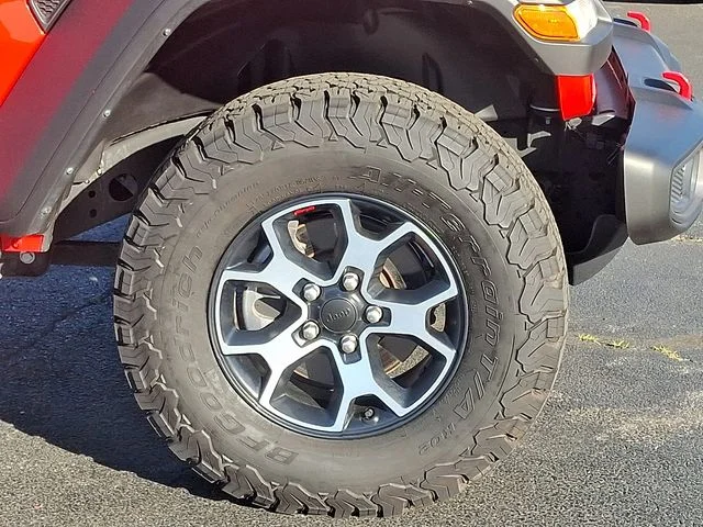 Used 2022 Red Jeep Unlimited Rubicon image 8