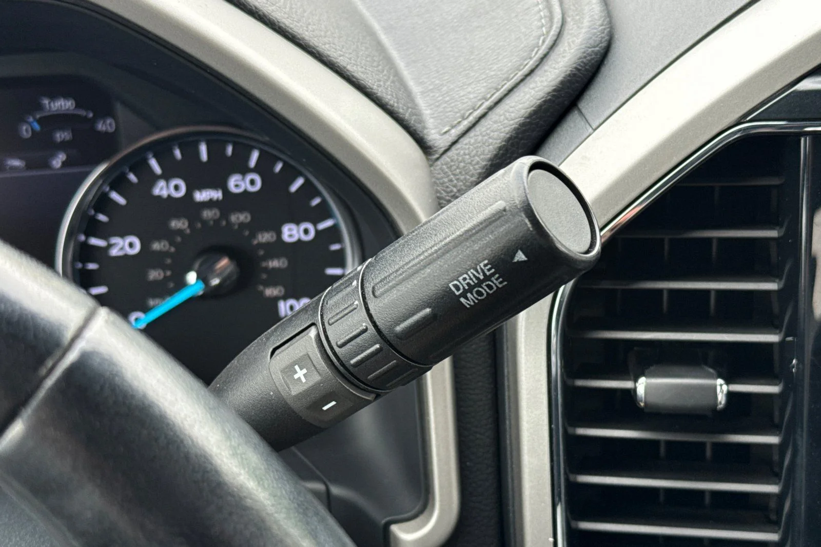 Used 2022 Gray Metallic Ford Lariat image 22
