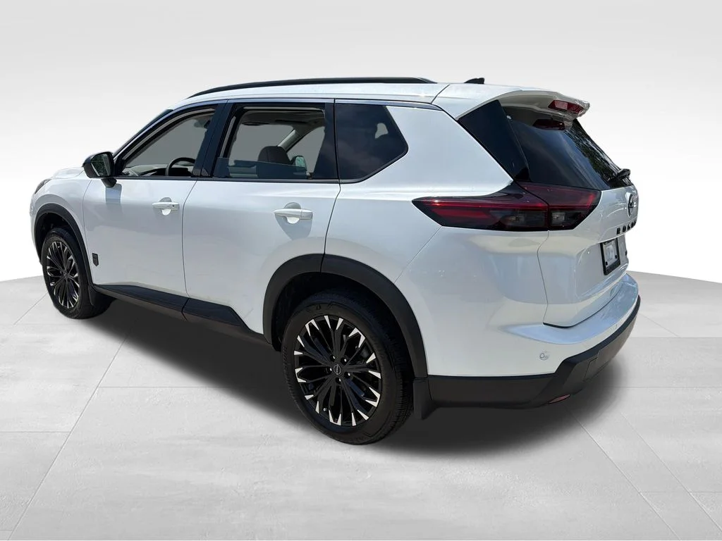New 2026 Everest White Pearl TriCoat Nissan Dark Armor™ image 5