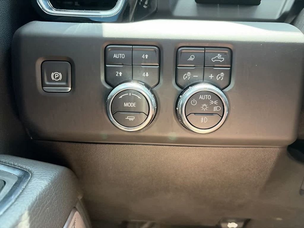 Used 2024 White GMC Denali image 24