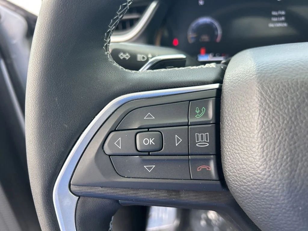 Used 2025 Silver Jeep Altitude X image 48