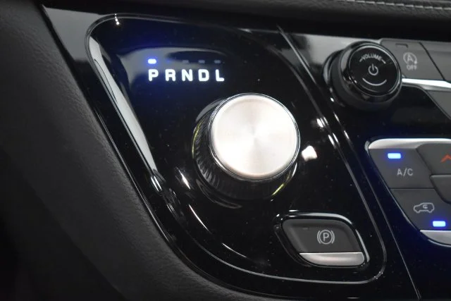 New 2026 Diamond Black Crystal Pearl-Coat Exterior Paint Chrysler Select image 29