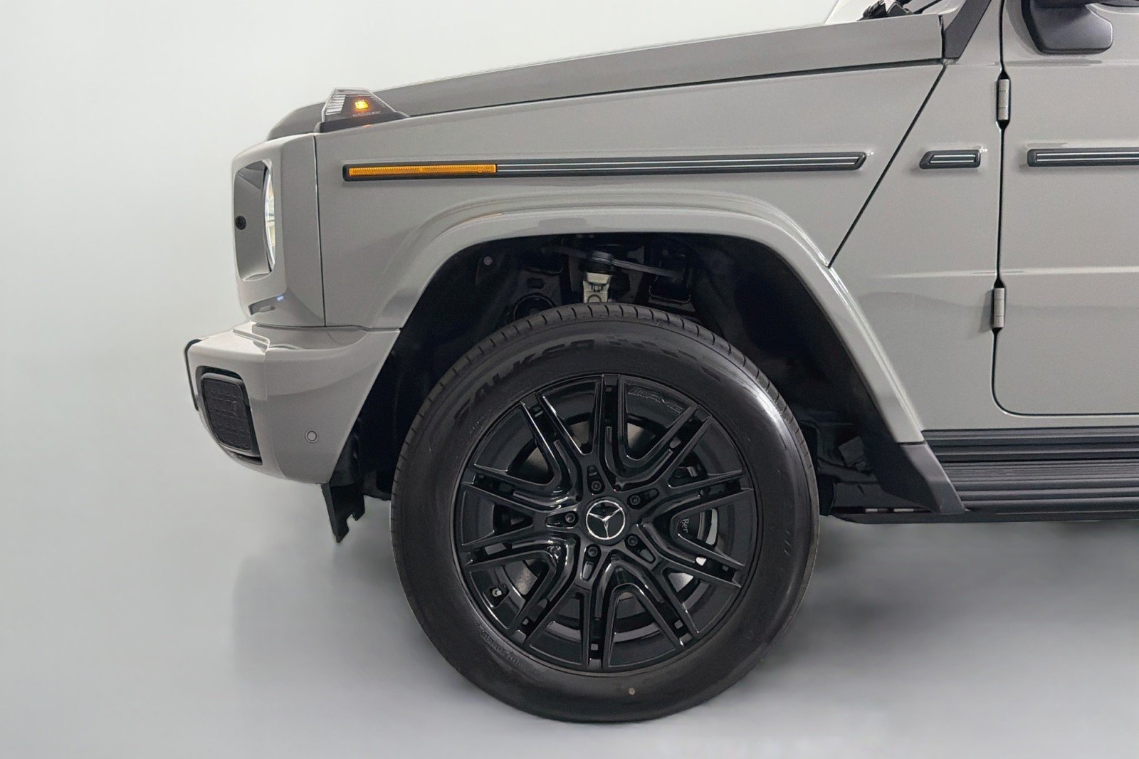 New 2027 MANUFAKTUR Arabian Grey Mercedes-Benz G 580e SUV image 9