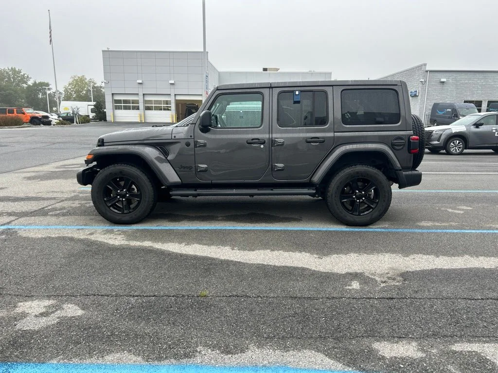 Used 2022 Gray Jeep Unlimited Sahara Altitude image 7