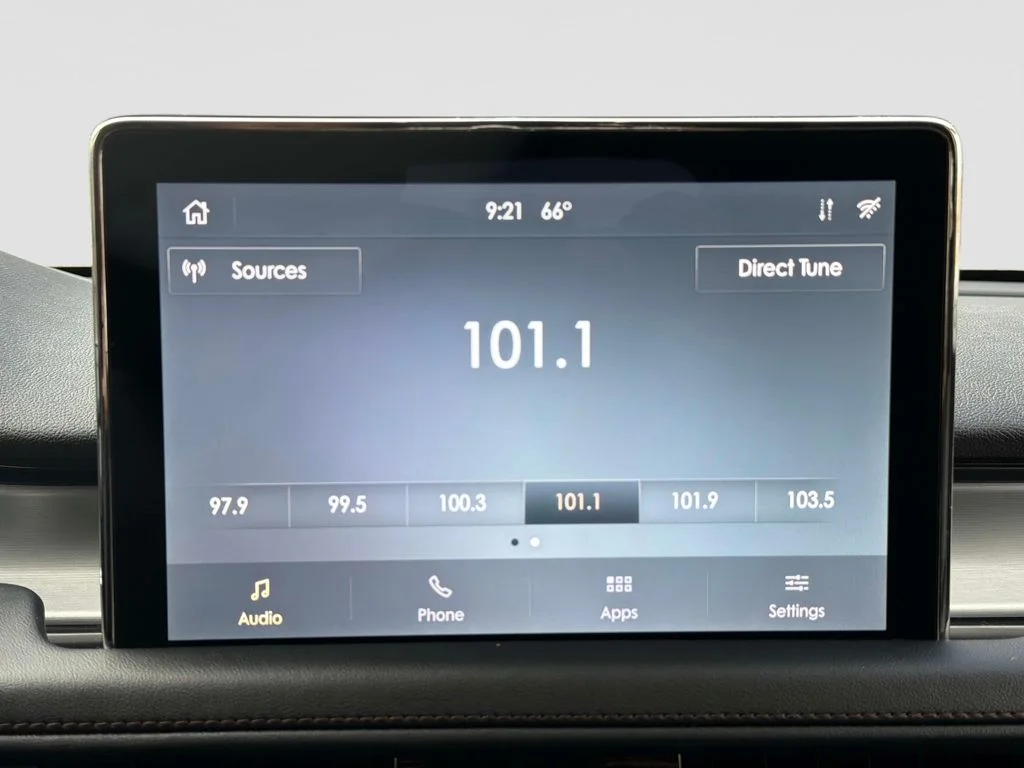Used 2023 Metallic Lincoln Standard image 25