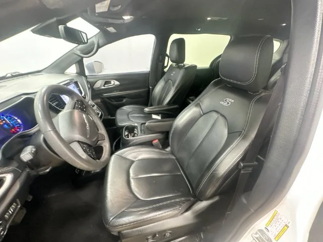 Used 2022 White Chrysler Touring L image 15