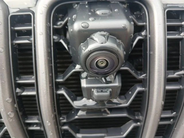 New 2026 Bright White Clear-Coat Exterior Paint Jeep Mojave X image 13