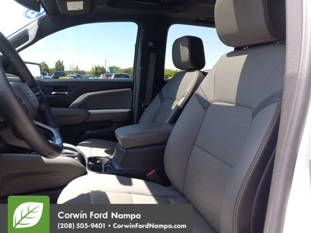 Used 2025 White Chevrolet ZR2 image 24
