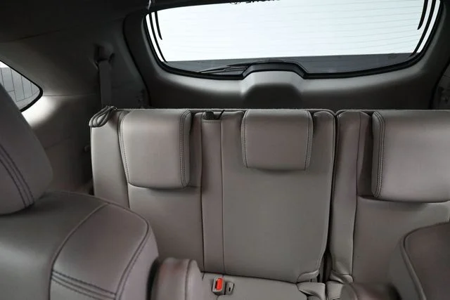 Used 2017 Silver Toyota XLE image 18