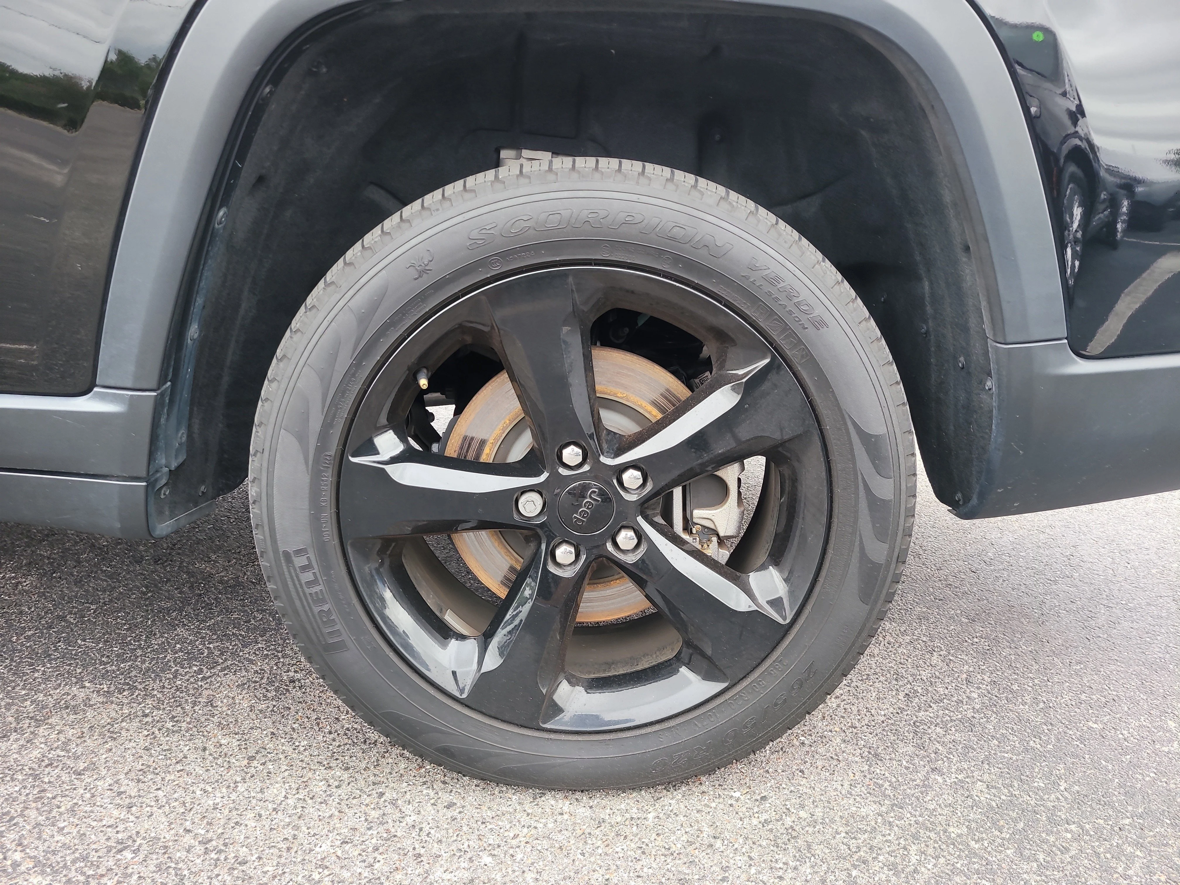 Used 2023 Diamond Black Crystal Pearlcoat Jeep Limited image 8