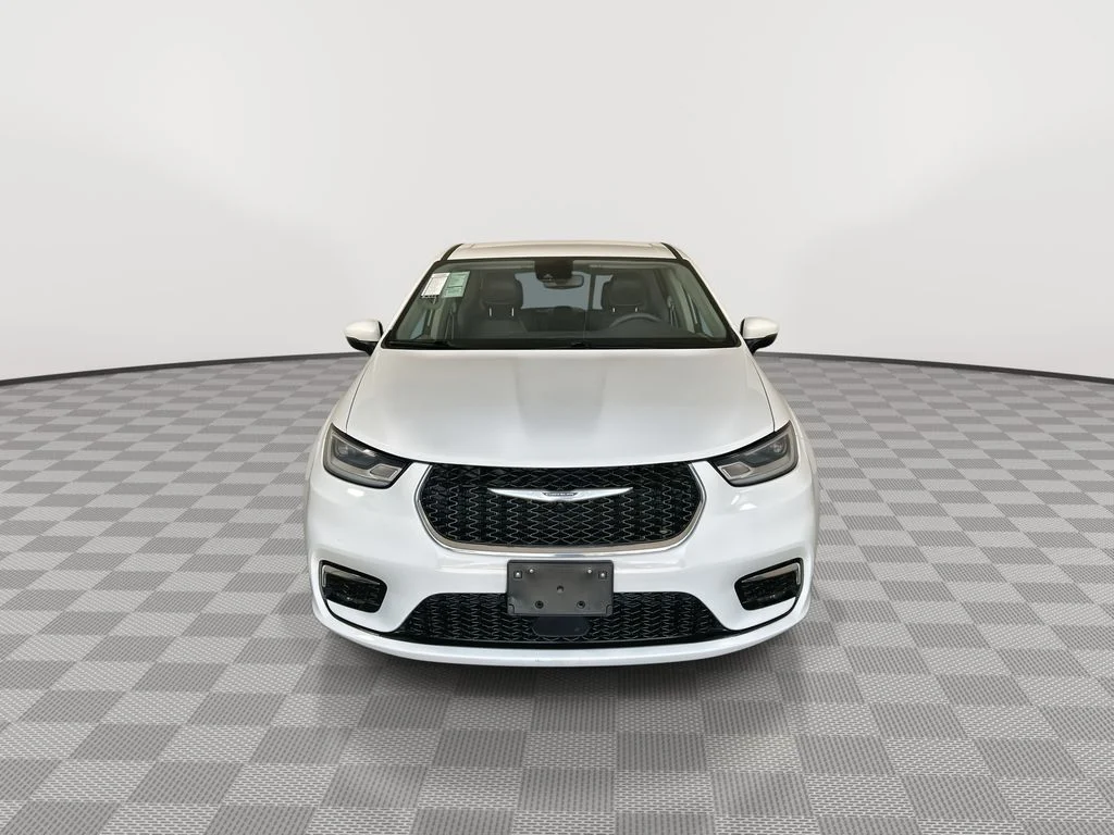 Used 2023 White Chrysler Touring L image 3