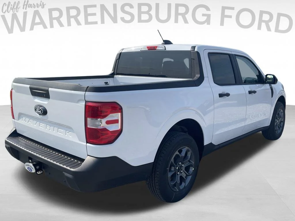 New 2026 Oxford White Ford XLT image 7
