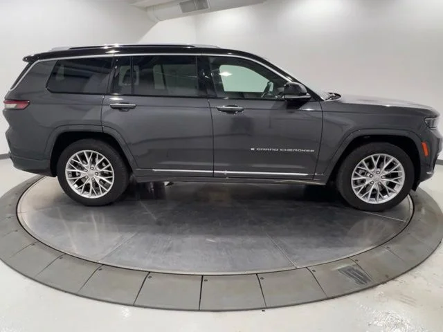 Used 2024 Gray Jeep Summit image 6