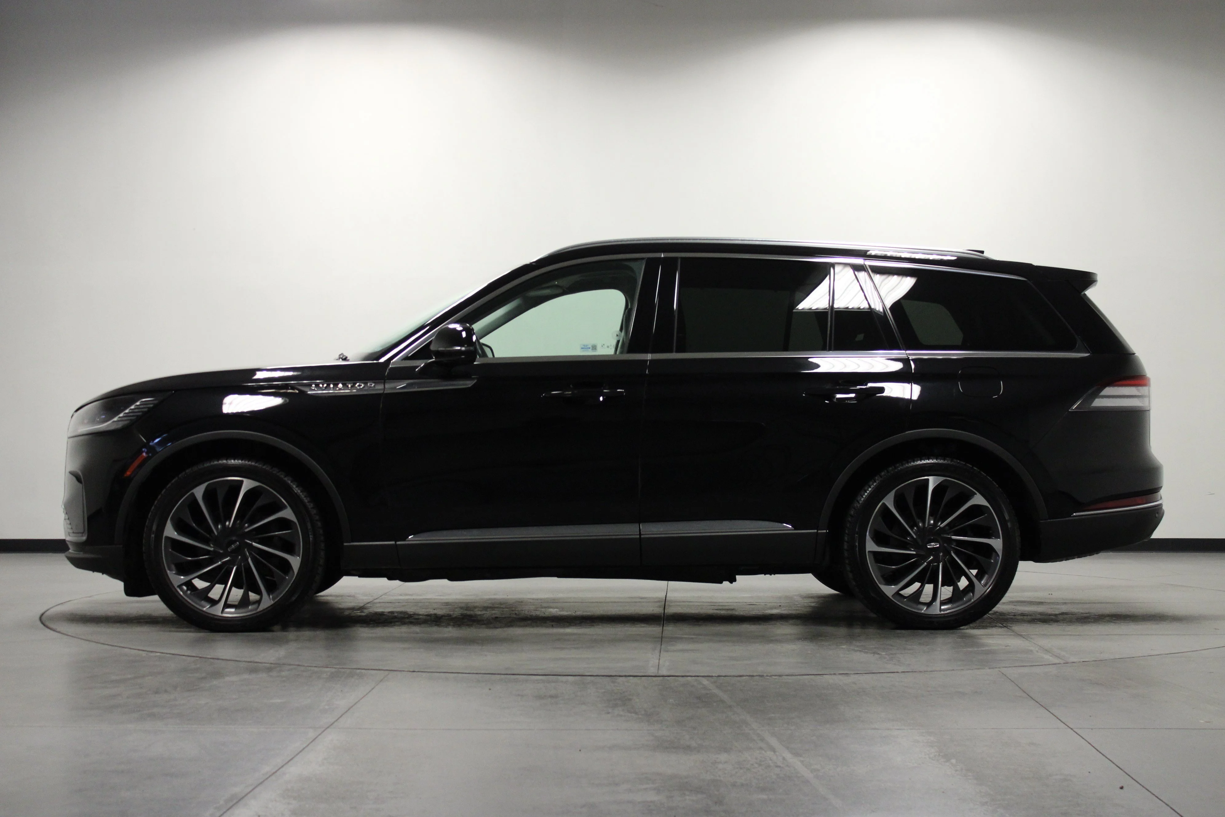 Used 2025 Infinite Black Metallic Clearcoat Lincoln Reserve image 7