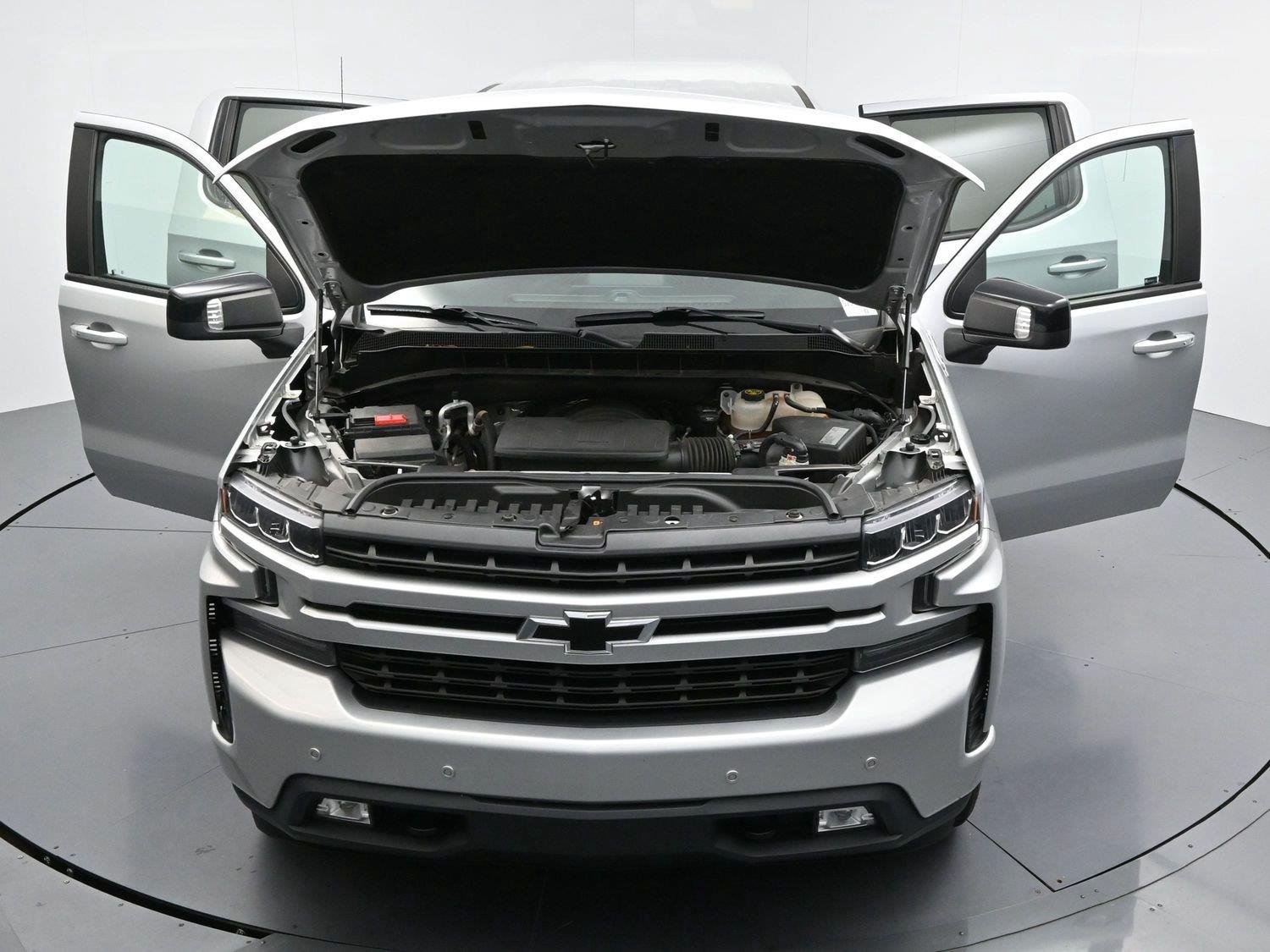 Used 2020 SILVER ICE METALLIC Chevrolet RST image 43