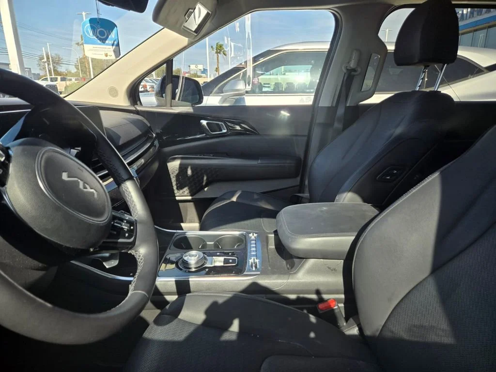Used 2026 Aurora Black Pear Kia SX Prestige image 4