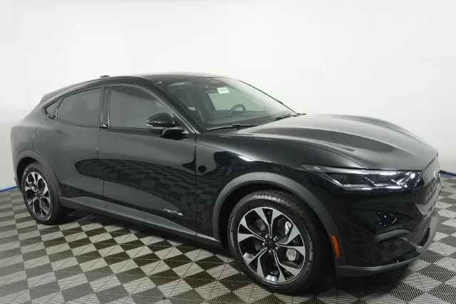 New 2026 Shadow Black Ford Select image 1
