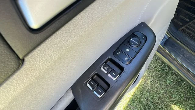 Used 2020 Blue Kia LX image 27