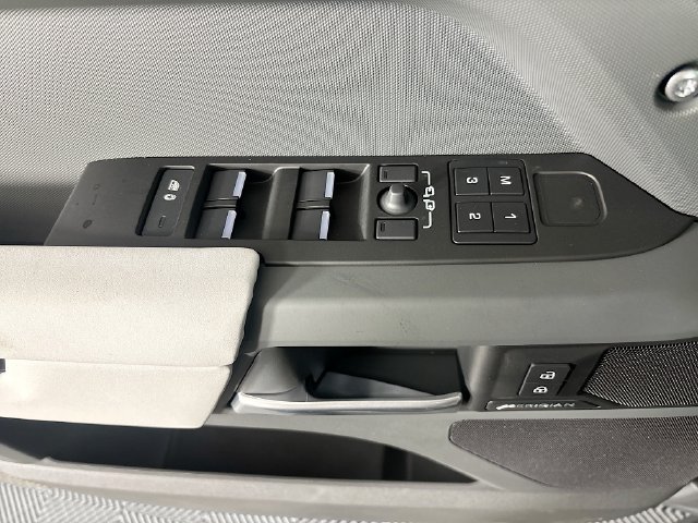 Used 2026 Green Land Rover S image 18