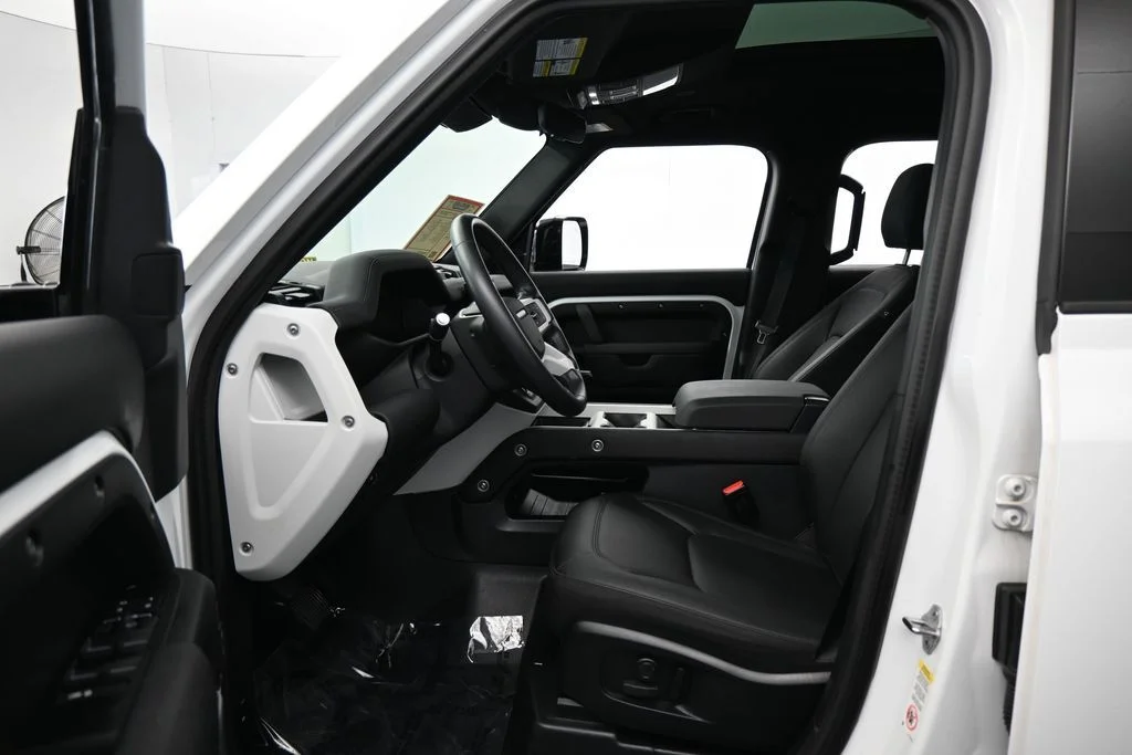 Used 2025 White Land Rover S image 10