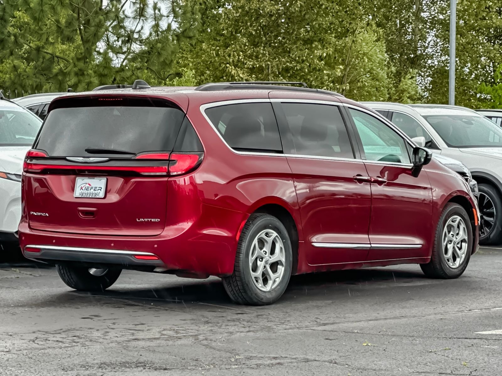 Used 2023 Red Chrysler Limited image 3