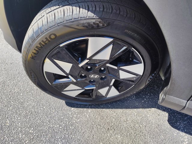 Used 2025 Gray Hyundai SEL image 11