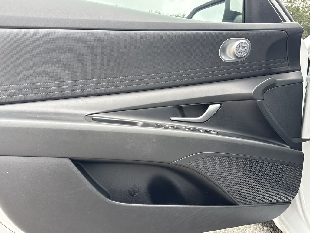 2022 Hyundai Elantra Blue - Photo 17