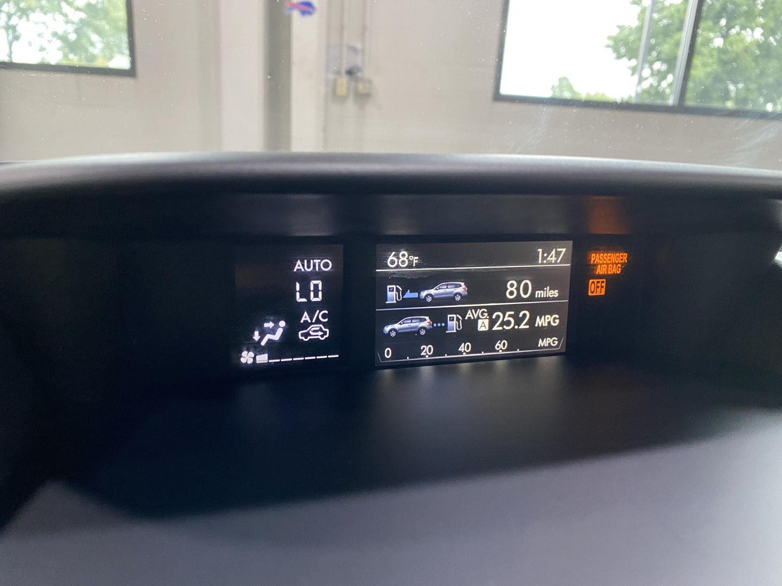 Used 2018 Crystal Black Silica Subaru Premium image 27
