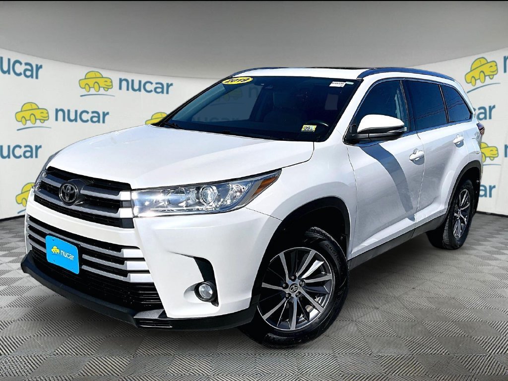 Used 2019 Blizzard Pearl Toyota XLE image 3
