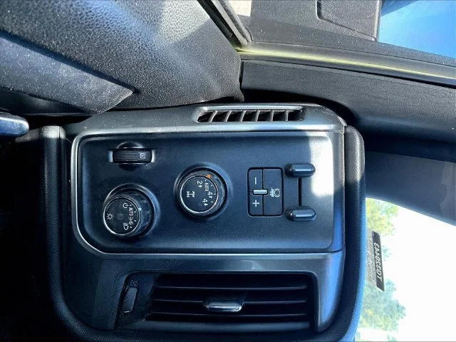 Used 2016 DEEP OCEAN BLUE METALLIC Chevrolet LT image 9