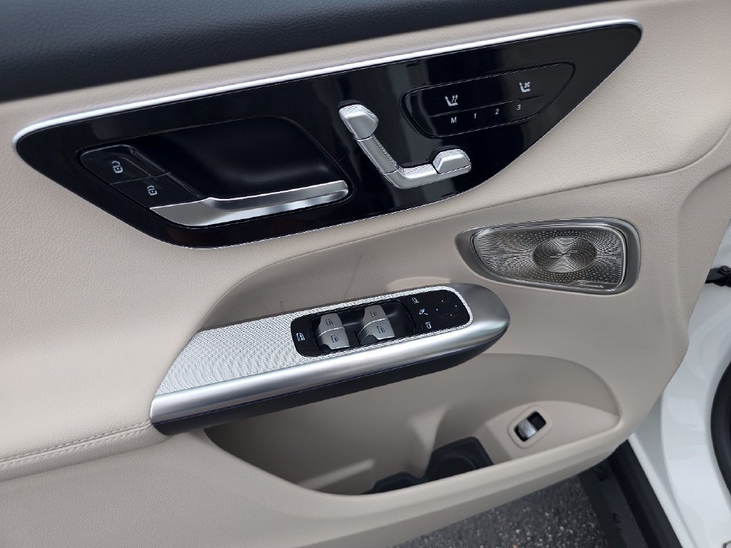 New 2026 Polar White Mercedes-Benz GLC 300 image 72
