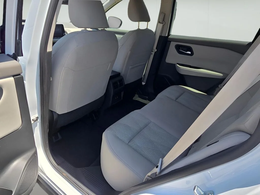 Used 2025 Everest White Pearl Nissan SV image 12