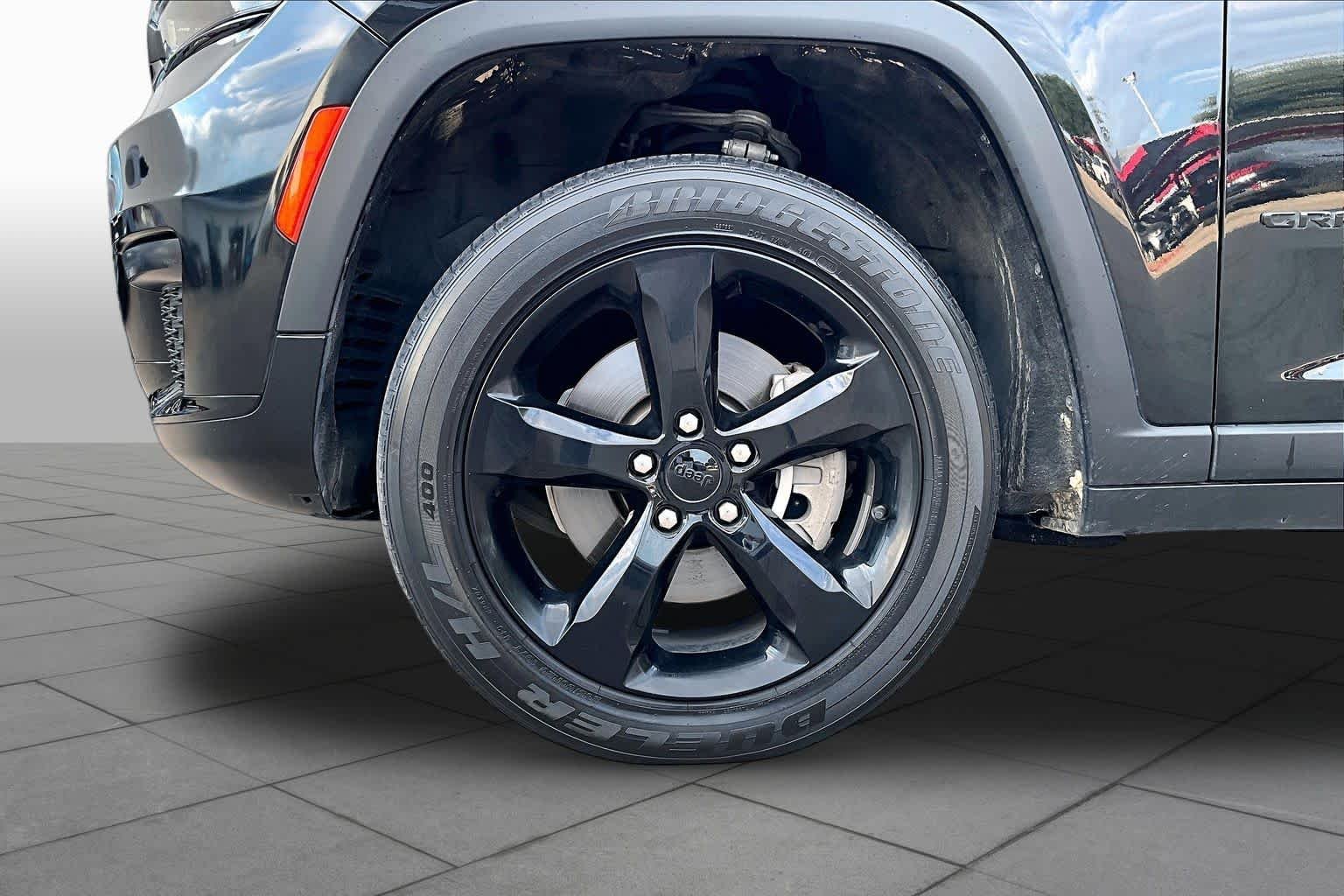 Used 2021 Diamond Black Crystal Pearlcoat Jeep Altitude image 11