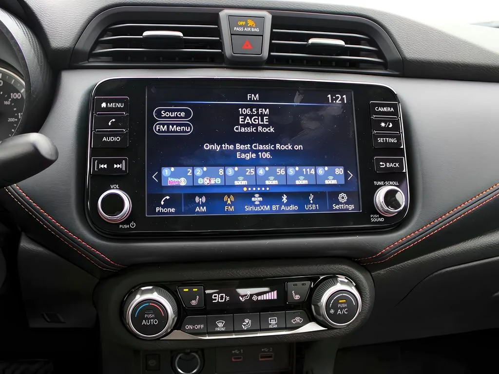 2025 Nissan Versa Sedan SR - Photo 16