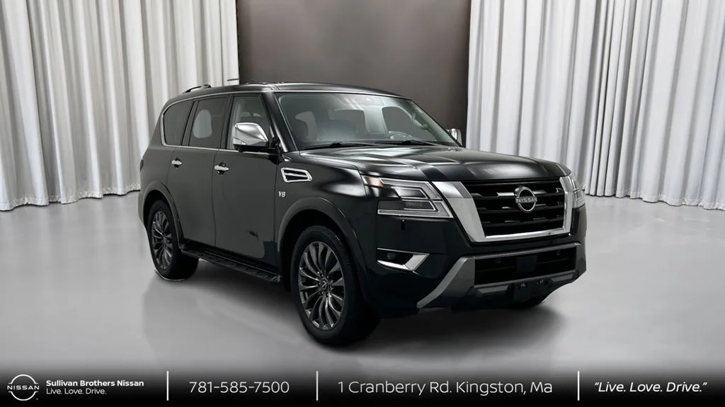 Used 2022 Black Nissan Platinum image 3